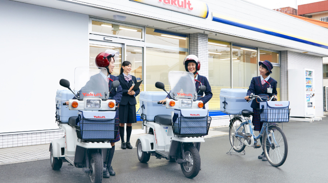 配達先へ向かうヤクルトスタッフ